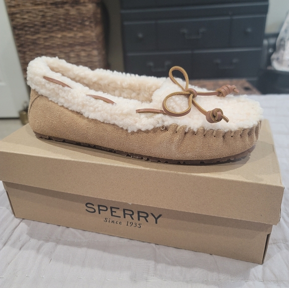 WOMENS SPERRY SIZE 8 - Picture 1 of 4